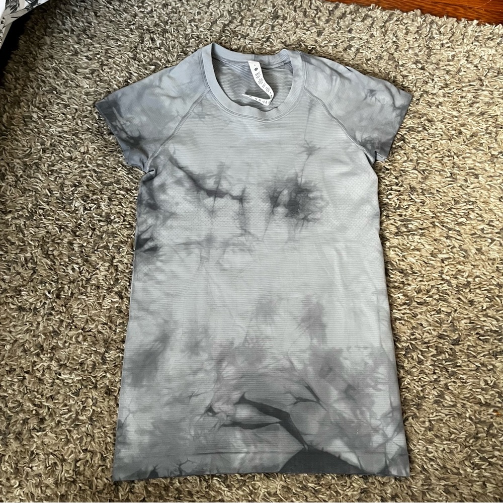 lululemon swiftly tech short sleeve size 4